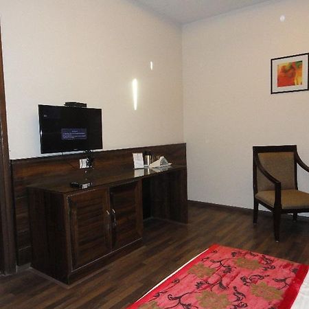 Silver Sands Hotel Chandigarh Bagian luar foto