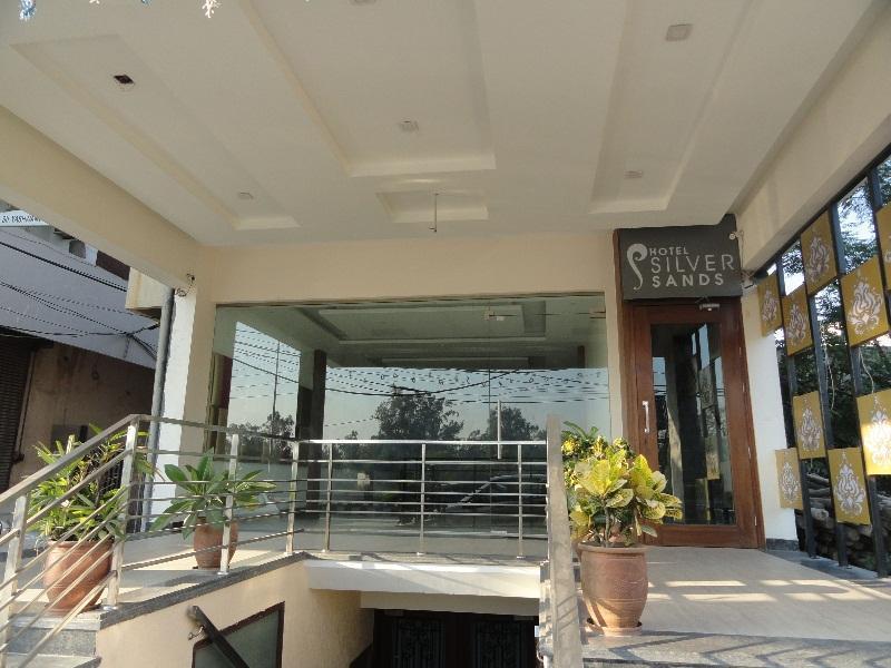 Silver Sands Hotel Chandigarh Bagian luar foto